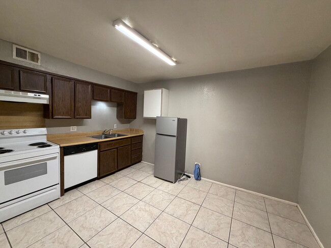 Building Photo - 4608 Belton Ave