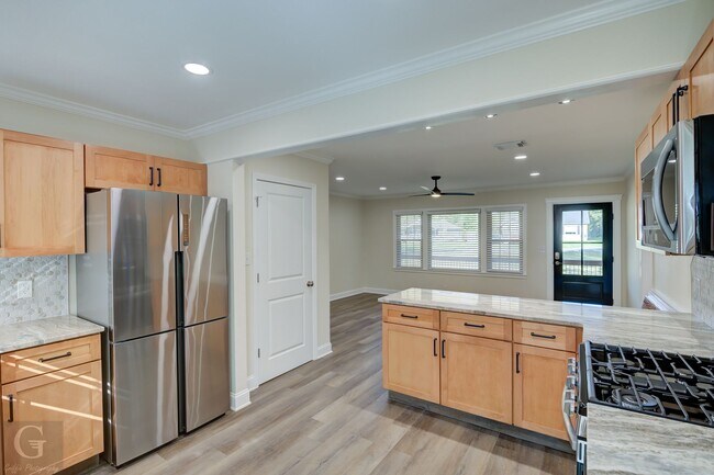 Foto del edificio - Stonewall Remodeled Home