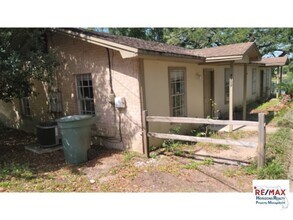 Building Photo - 5409 E Shore Dr