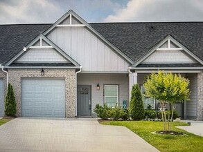 Building Photo - 638 NE Bellingham Dr