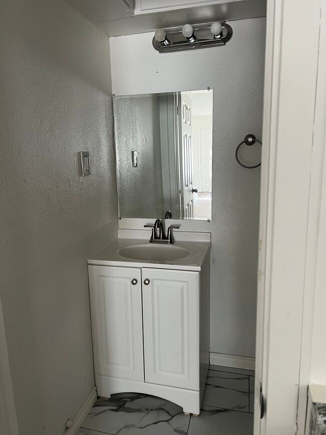 Foto del edificio - One Bedroom!