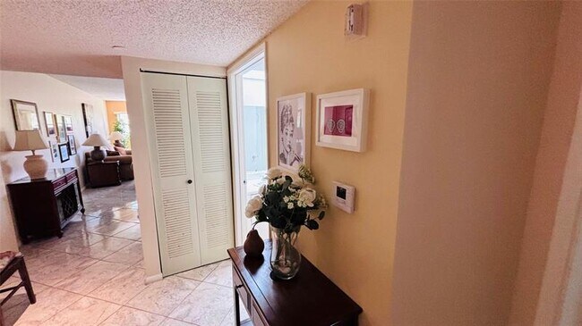 Foto del edificio - 601 SW 142nd Ave
