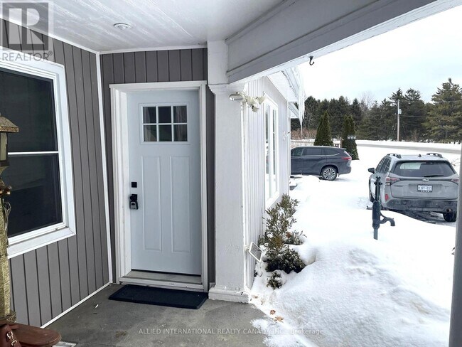 Photo du bâtiment - 150 Tamblyn Rd