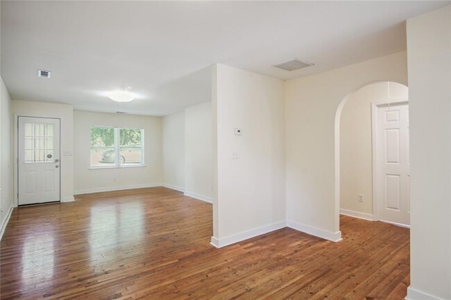 Building Photo - 772 Hortense Way NW
