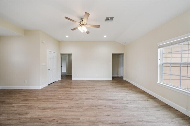Foto del edificio - 14107 Overstreet Dr