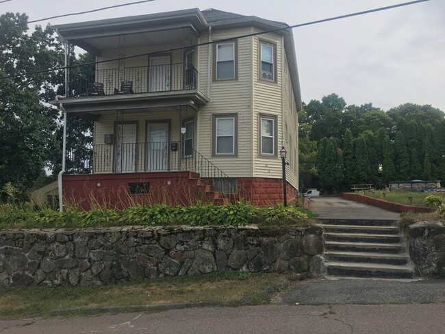 12-chestnut-st-unit-12-attleboro-ma-02703-room-for-rent-in