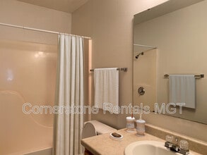Building Photo - 1401 12th St E
