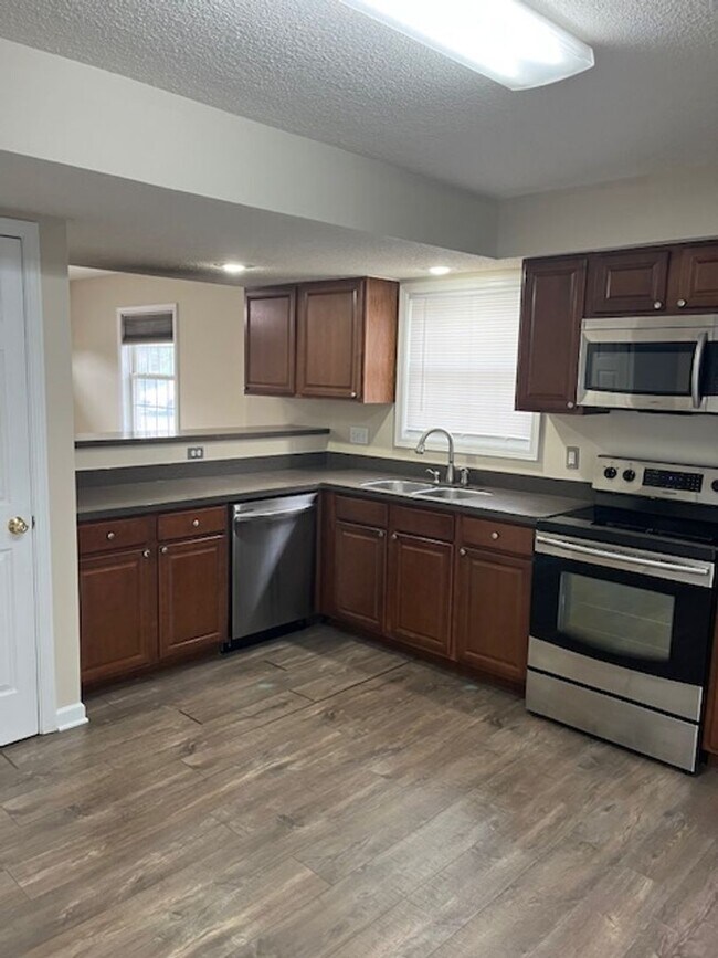 Foto del edificio - 2 bedroom, 1.5 bath Townhouse: Oaklawn Park!
