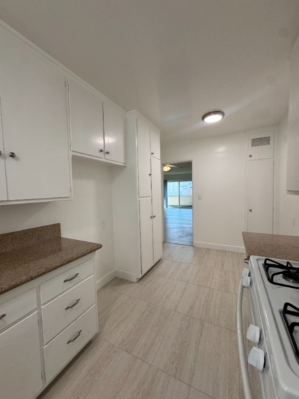 Building Photo - 283 S El Molino Ave