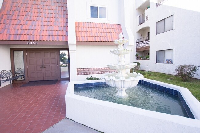 Foto del edificio - Senior 62+ 1-bedroom Condo For Rent In UTC