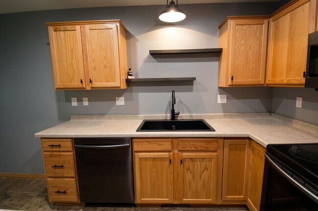 Foto del edificio - 3057 Venice Ln NW