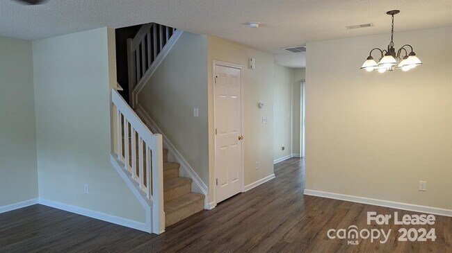Building Photo - 6734 Cypress Tree Ln