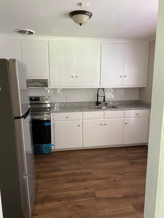 Building Photo - 844 Pierce Ave