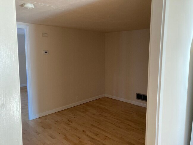 Middle room - 620 Huron Ave