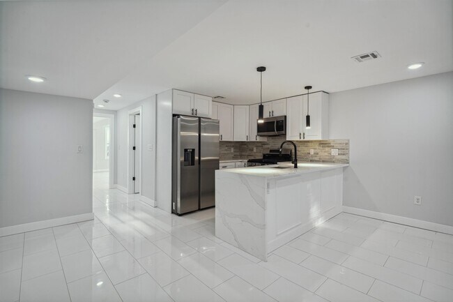 Foto del edificio - 248 Whiton St