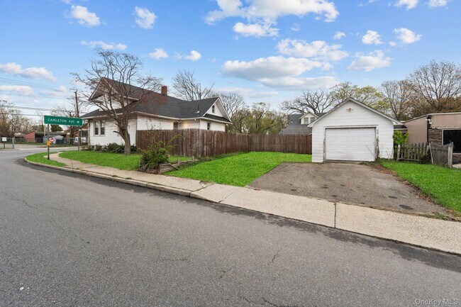 Foto del edificio - 218 Islip Blvd