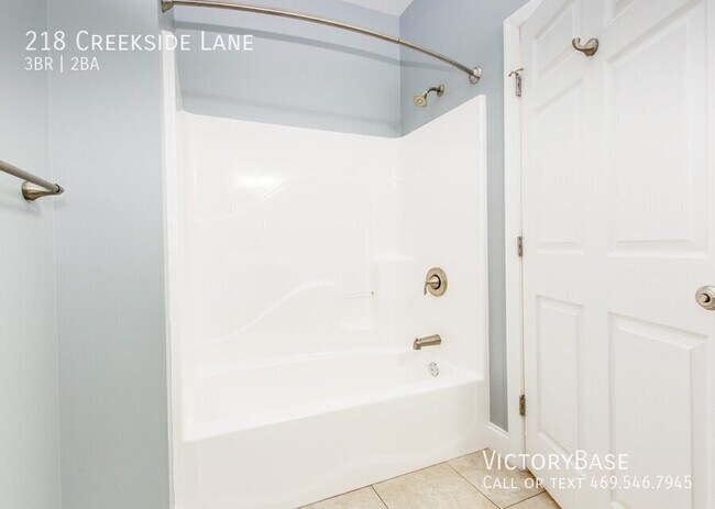 Foto del edificio - 218 Creekside Ln