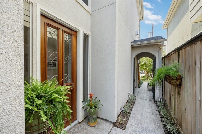 Building Photo - 224 Birdsall St