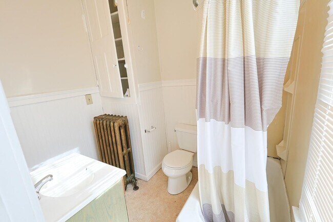 Foto del edificio - 1322 E Spring St