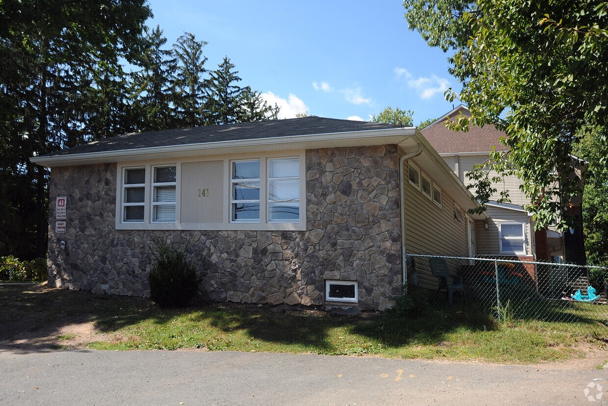 Foto del edificio - 141 Blauvelt Rd
