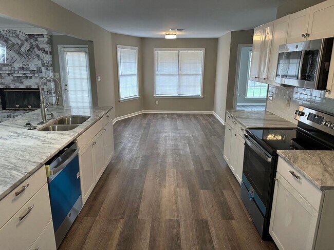 Building Photo - 8218 Clinton Way Cove