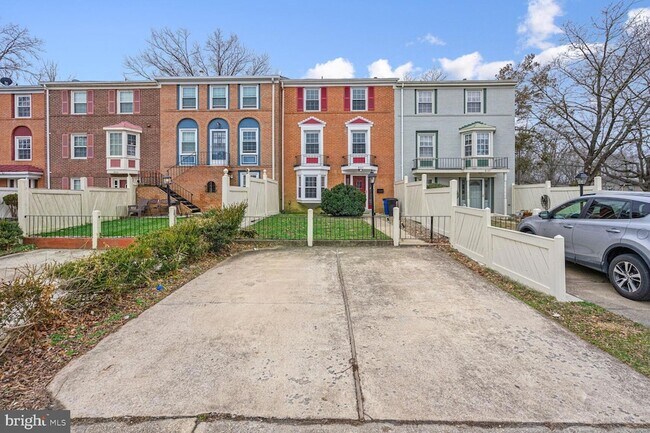 Foto del edificio - 8102 Pinelake Ct