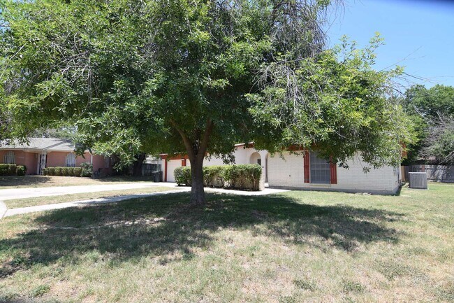 Foto del edificio - 2102 Delwin Cir