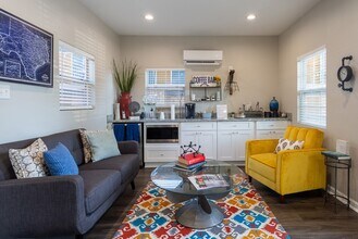 Building Photo - 1305 Memorial Dr