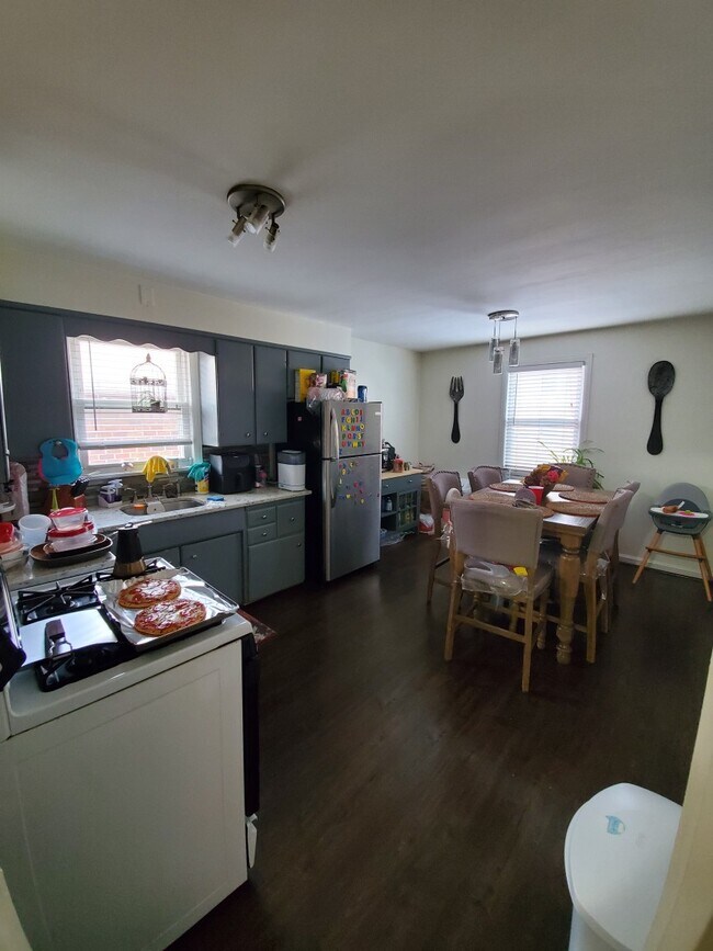 Eat in Kitchen - 5629 136th St