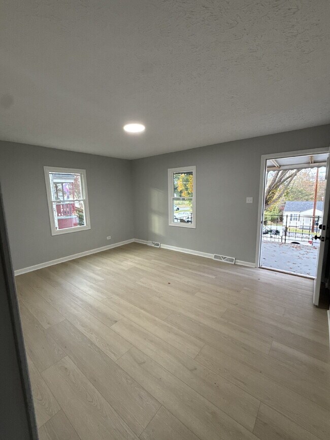 Foto del edificio - 3 bedroom / 2 Bathroom Perrymont / Sandusky Recently Remodeled Home with Fenced in Backyard