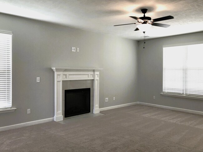 Building Photo - 1052 Mulford Lp