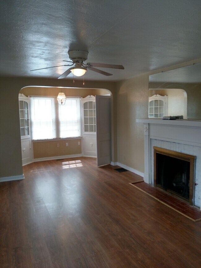 Building Photo - Charming 3-4 Bedroom 2 Bath Home in Fairborn