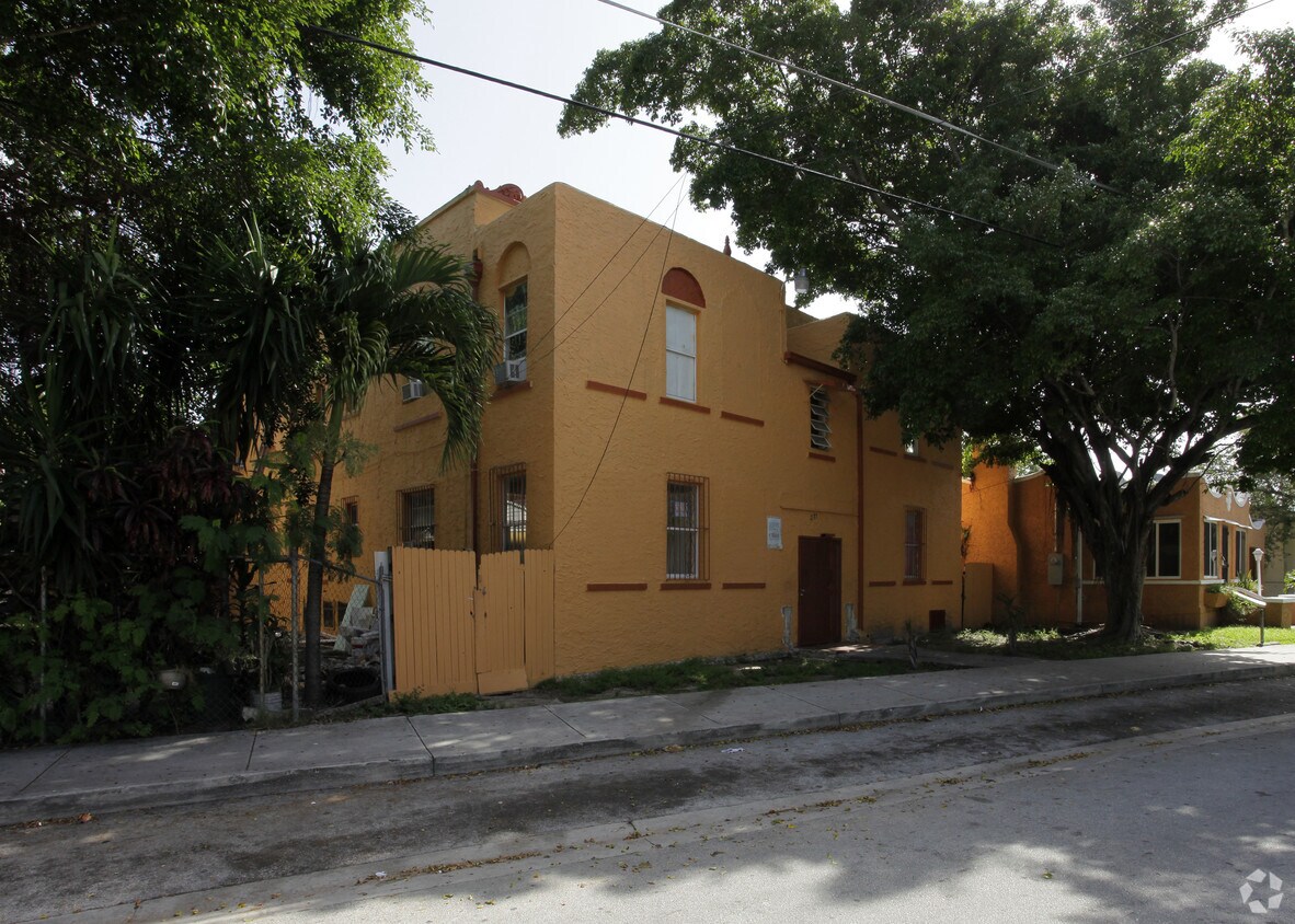 Foto del edificio - 277 NW 33rd St
