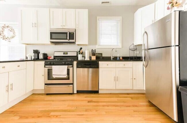 Kitchen - 2840 N Campbell Ave