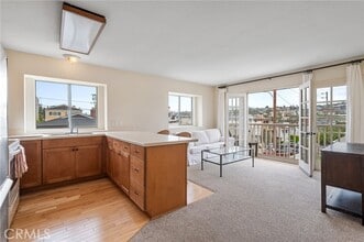 Building Photo - 358 28th St