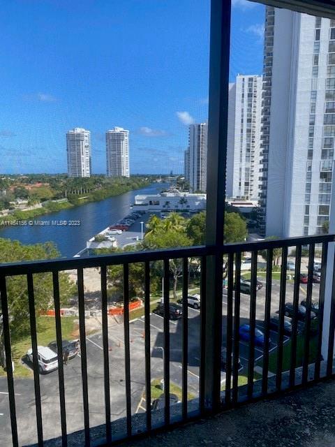 Foto del edificio - 3475 N Country Club Dr