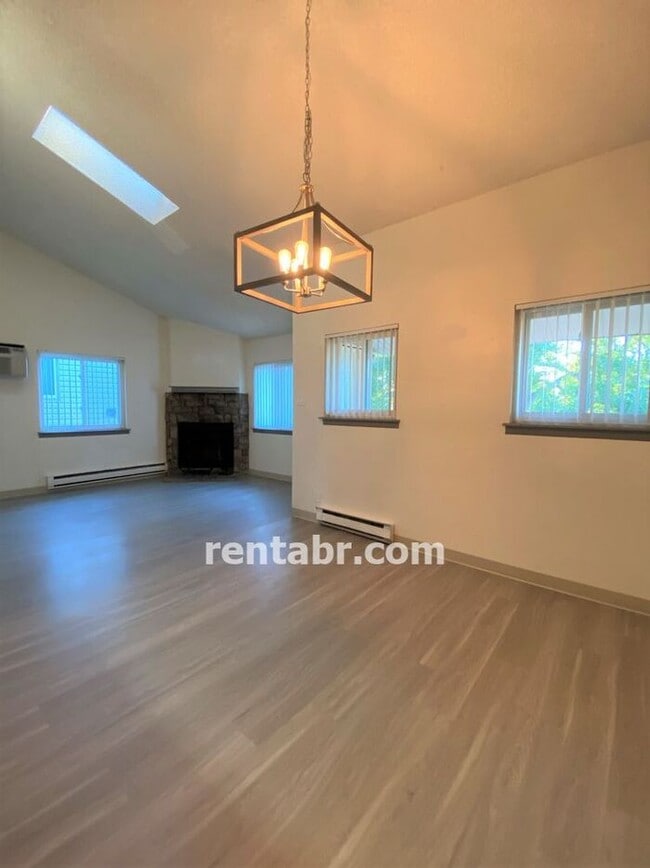 Building Photo - Remodeled & Modern Two Bedroom-Vaulted Cei...
