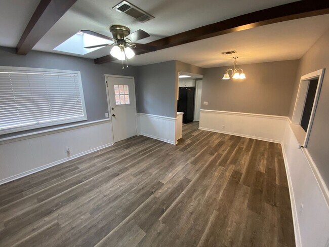 Photo - Great 3 bed 2 bath for Rent in Brandon 042! House