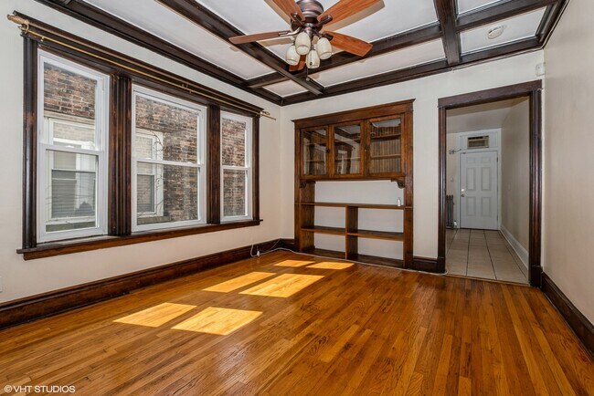 Foto del edificio - 4732 S St Lawrence Ave