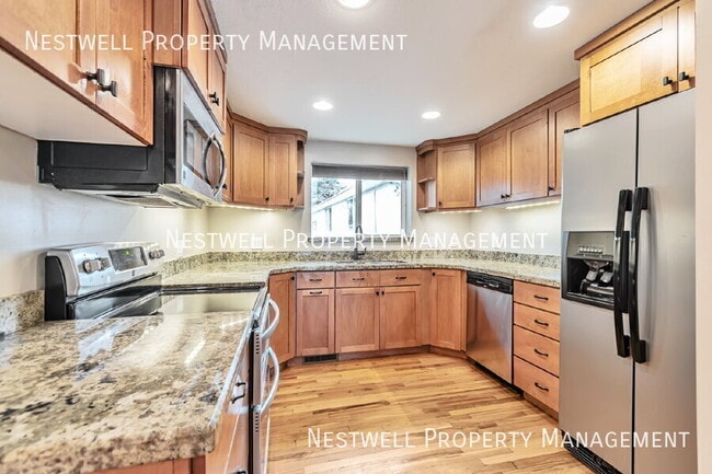 Building Photo - 910 E Carnation Dr