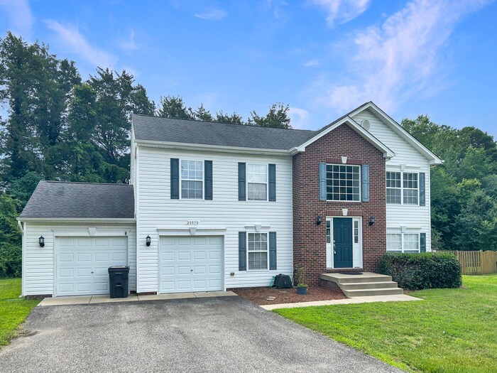 Primary Photo - 3 bedroom single family on a half acre