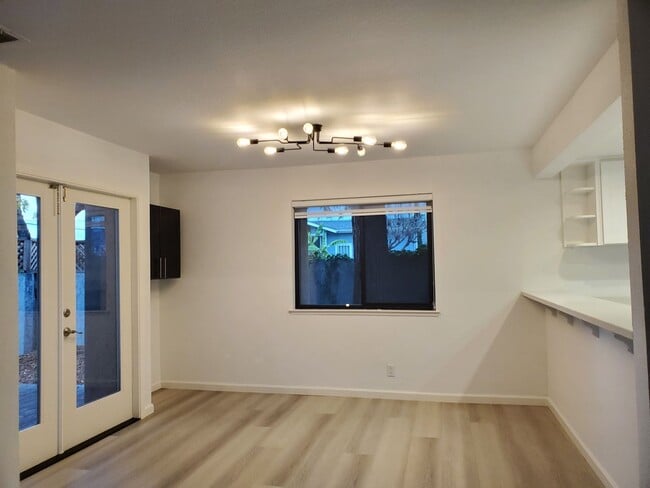 Building Photo - Spacious 2-Story Townhome, Completely Remo...