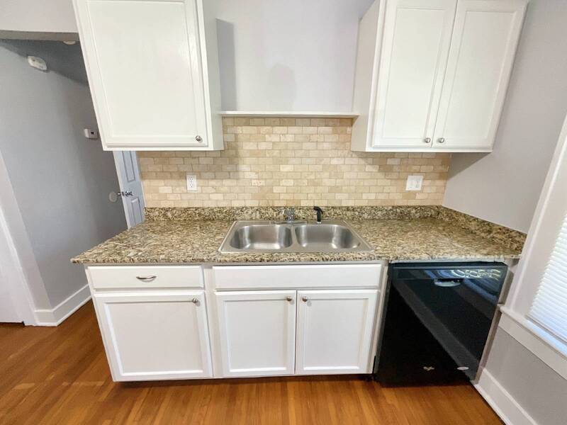 Foto principal - 203 S Jamestown Ave