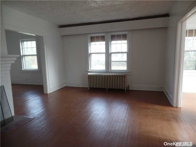 Foto del edificio - 181 Forrest Ave