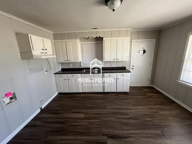 Building Photo - 4528 Faronia Rd