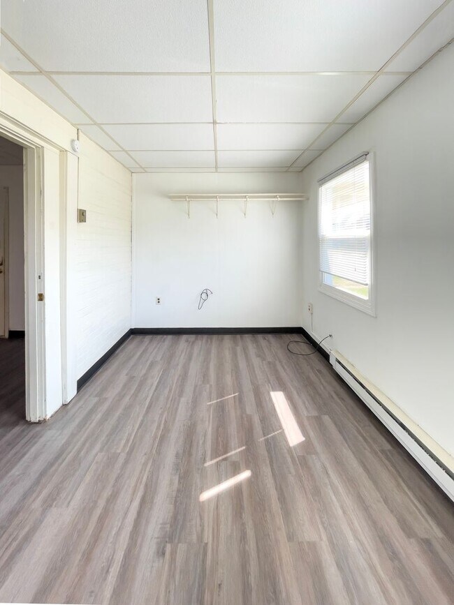 Building Photo - Charming 1-Bedroom Apartment Near Ball State!
