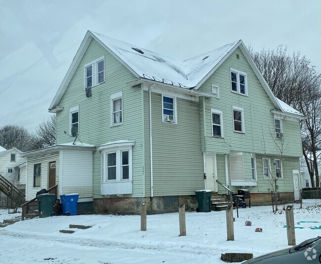 Building Photo - 110 Ambrose St