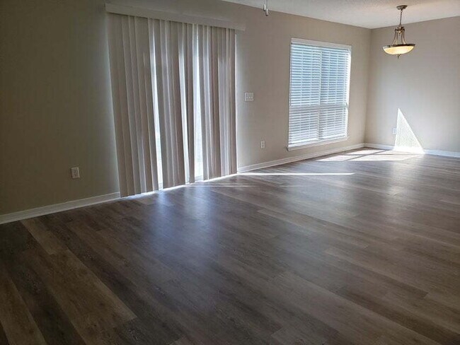 Foto del edificio - "Charming 3-Bed Townhouse Retreat in Shali...