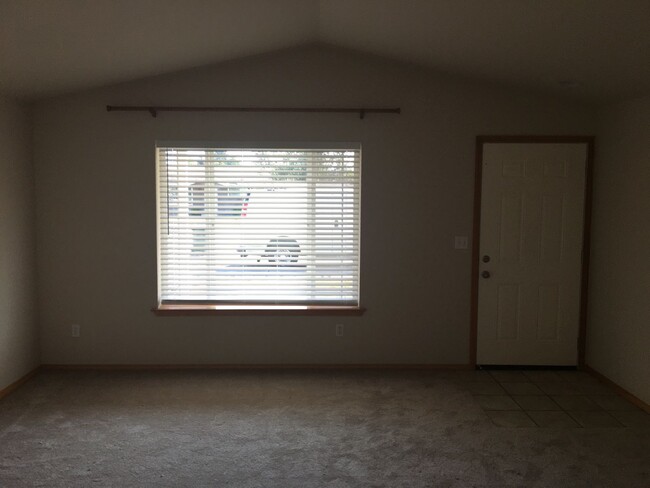 Foto del edificio - 2 bed, 2 bath duplex Buckley Wa.