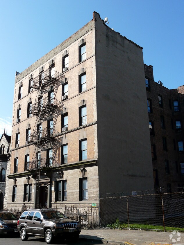 462 E 137th Street - 462 E 137th St